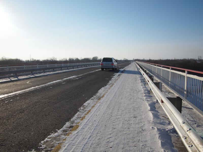 highway, 35 kilometers to go in a straight line